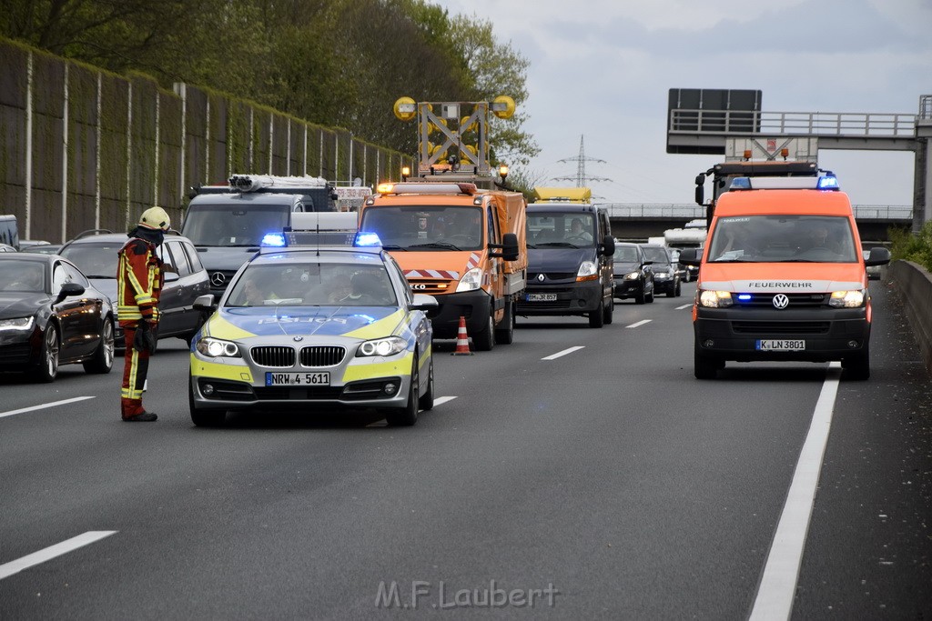 VU Auffahrunfall A 3 Rich Oberhausen kurz vor AS Koeln Dellbrueck P181.JPG - Miklos Laubert